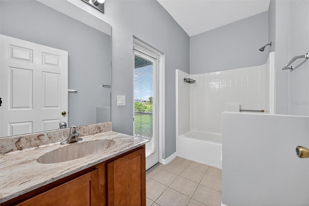 Activo con contrato: $304,900 (4 camas, 3 baños, 2349 Pies cuadrados)