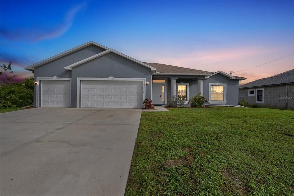 Activo con contrato: $304,900 (4 camas, 3 baños, 2349 Pies cuadrados)