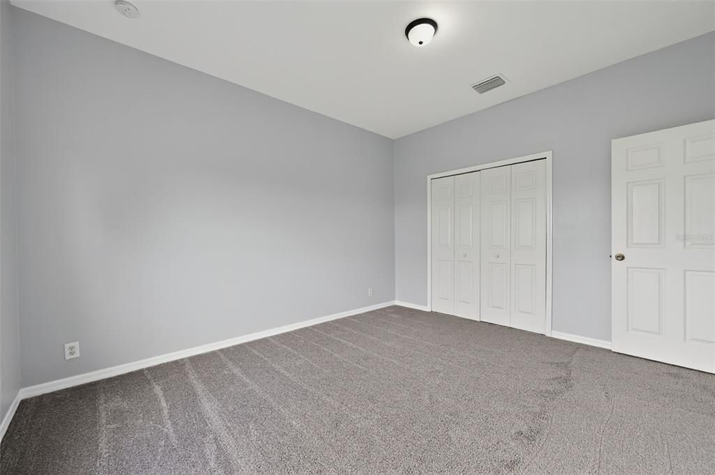 Activo con contrato: $304,900 (4 camas, 3 baños, 2349 Pies cuadrados)