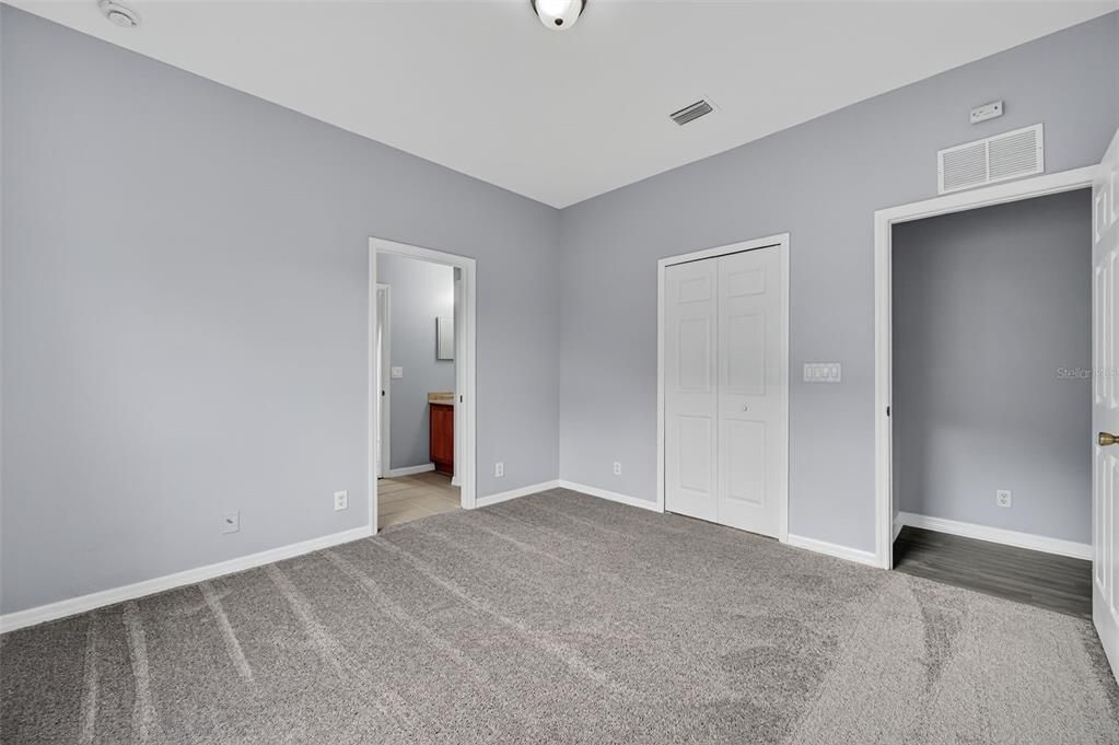 Activo con contrato: $304,900 (4 camas, 3 baños, 2349 Pies cuadrados)