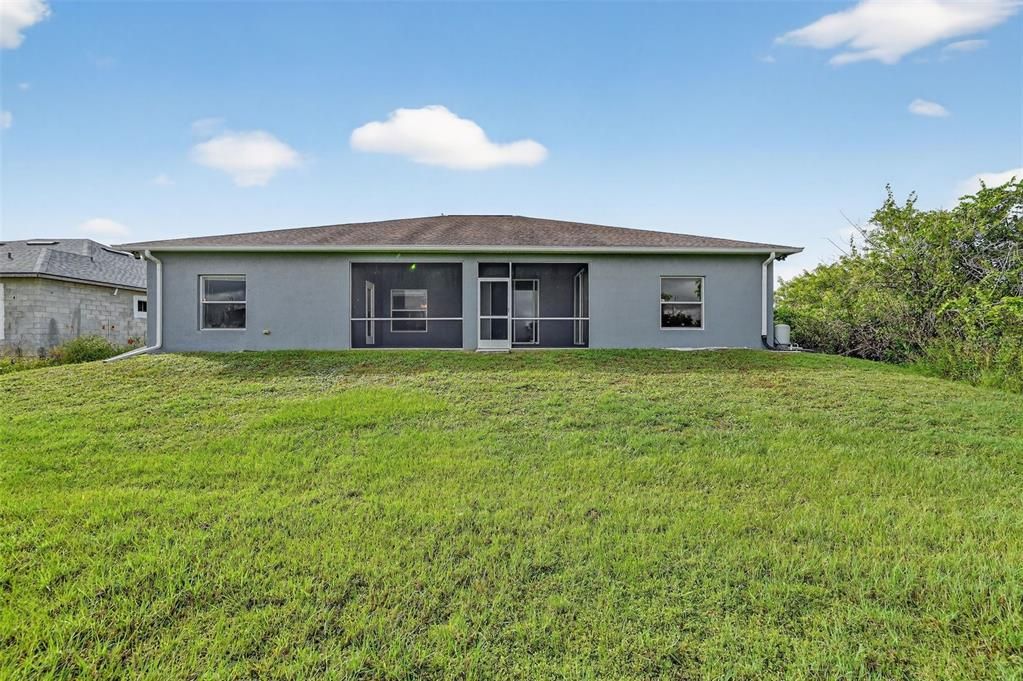 Activo con contrato: $304,900 (4 camas, 3 baños, 2349 Pies cuadrados)