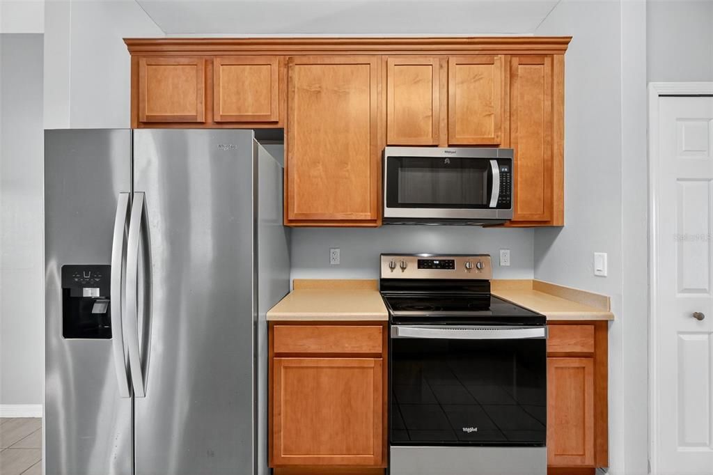 Activo con contrato: $304,900 (4 camas, 3 baños, 2349 Pies cuadrados)