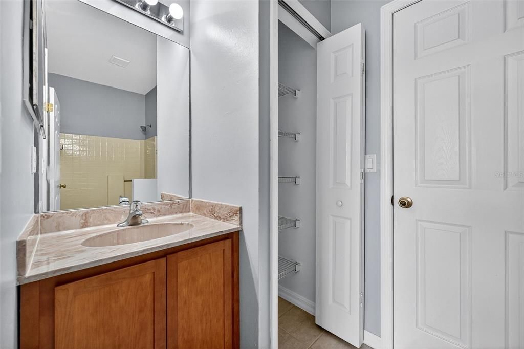 Activo con contrato: $304,900 (4 camas, 3 baños, 2349 Pies cuadrados)