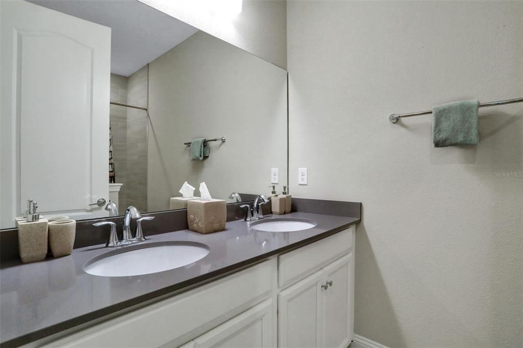 待售: $765,000 (5 贝兹, 4 浴室, 3165 平方英尺)