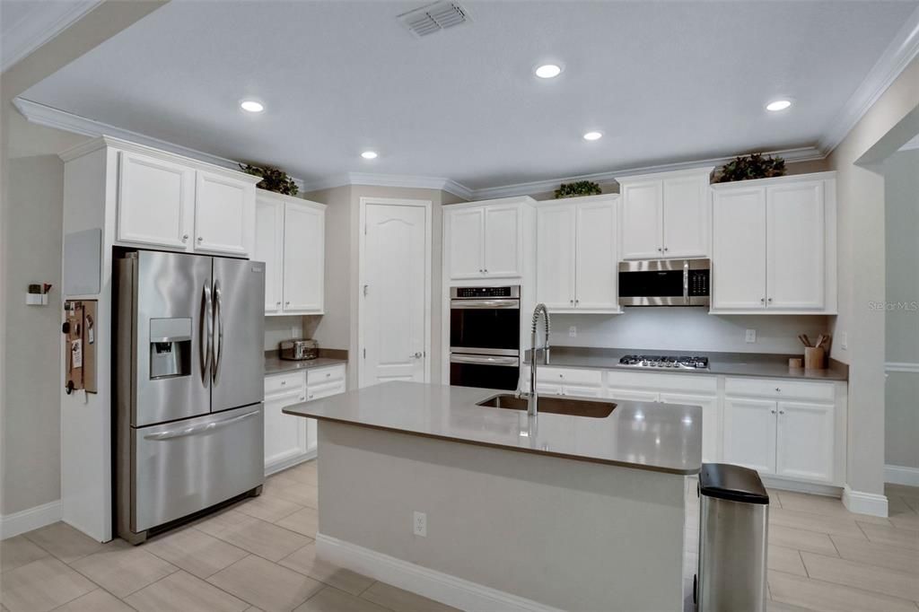 待售: $765,000 (5 贝兹, 4 浴室, 3165 平方英尺)