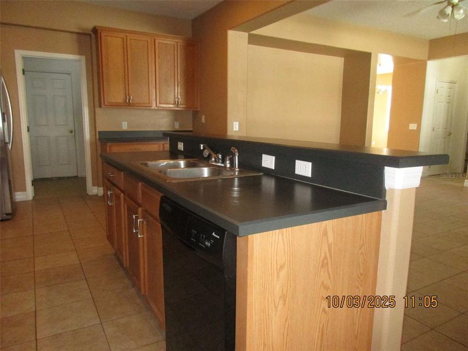 出租: $2,875 (5 贝兹, 4 浴室, 3127 平方英尺)