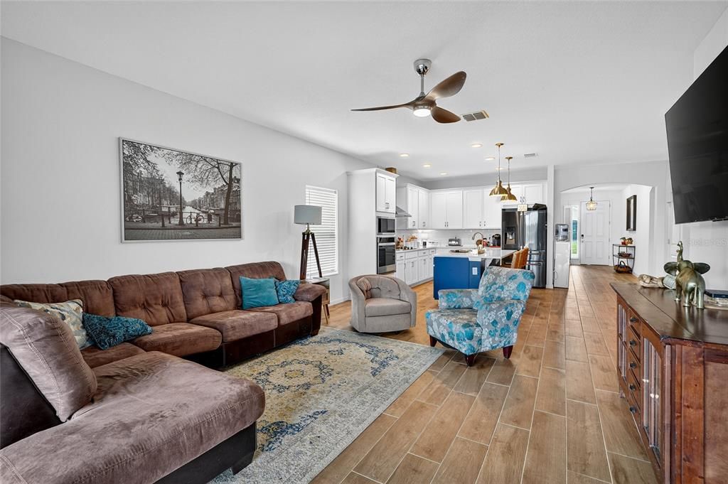 For Sale: $399,999 (4 beds, 2 baths, 2110 Square Feet)