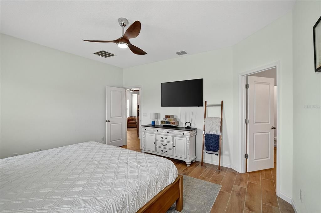 For Sale: $399,999 (4 beds, 2 baths, 2110 Square Feet)