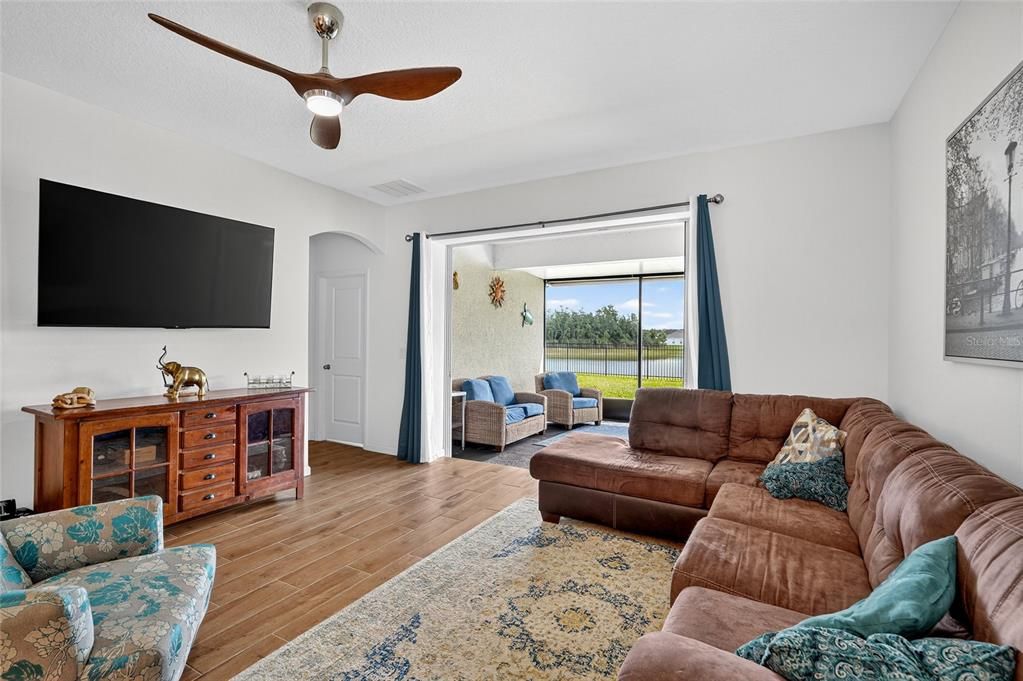 For Sale: $399,999 (4 beds, 2 baths, 2110 Square Feet)