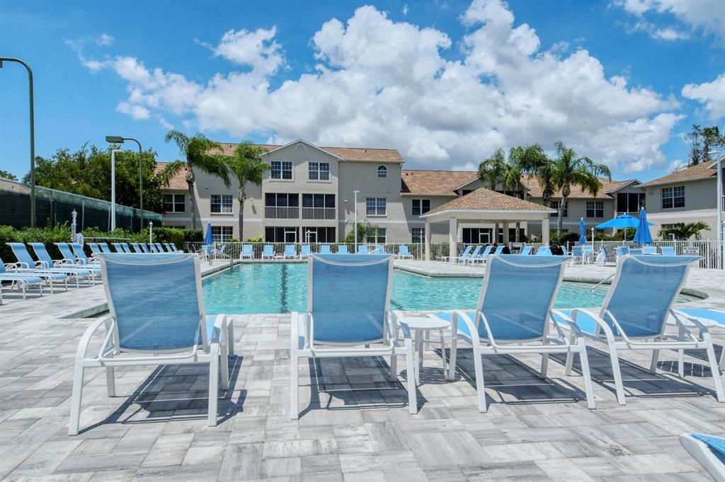 合同活跃: $249,900 (2 贝兹, 2 浴室, 1142 平方英尺)