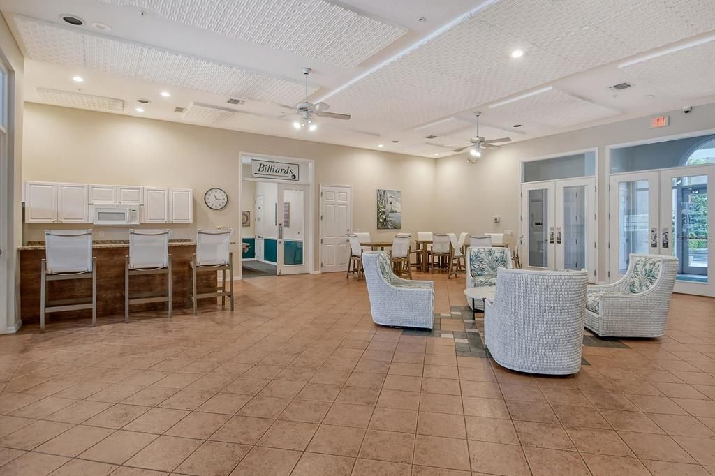 合同活跃: $249,900 (2 贝兹, 2 浴室, 1142 平方英尺)