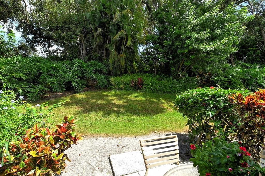 合同活跃: $249,900 (2 贝兹, 2 浴室, 1142 平方英尺)