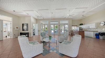 合同活跃: $249,900 (2 贝兹, 2 浴室, 1142 平方英尺)