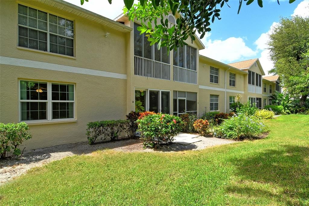 合同活跃: $249,900 (2 贝兹, 2 浴室, 1142 平方英尺)