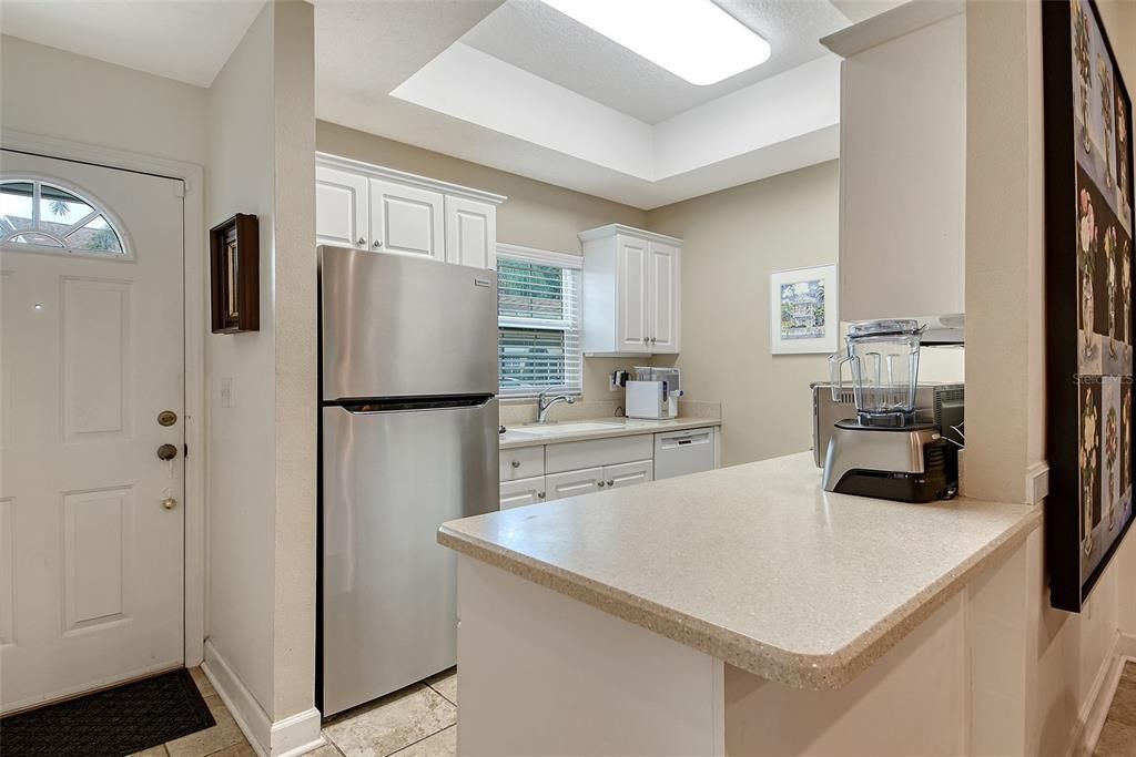 合同活跃: $249,900 (2 贝兹, 2 浴室, 1142 平方英尺)