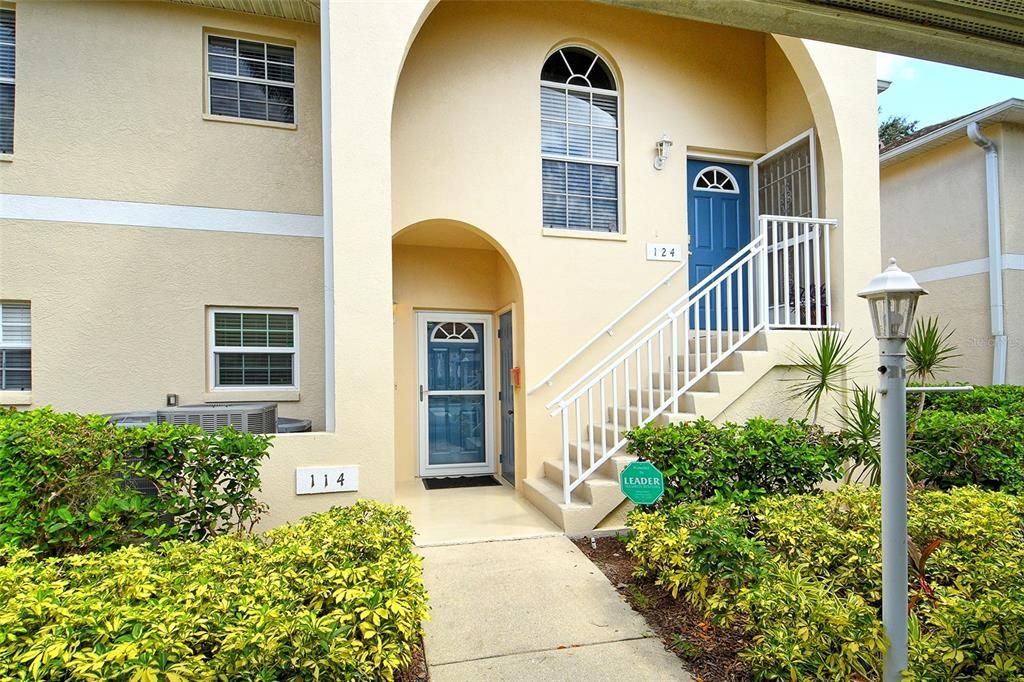 合同活跃: $249,900 (2 贝兹, 2 浴室, 1142 平方英尺)