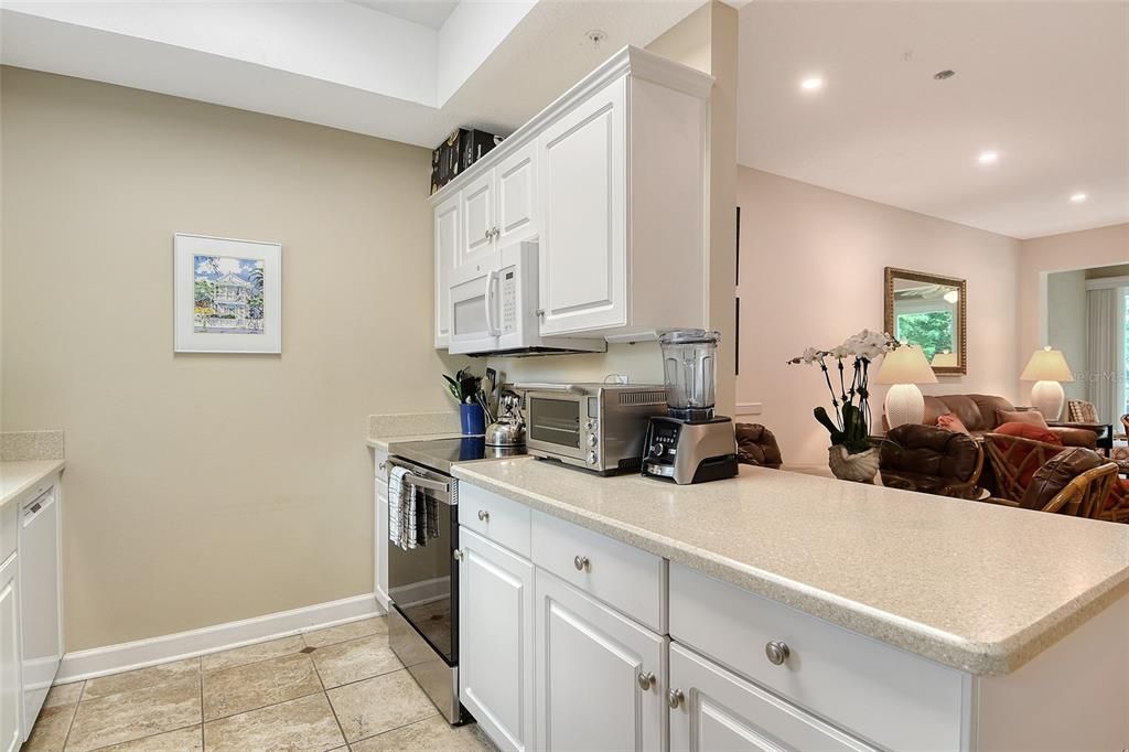 合同活跃: $249,900 (2 贝兹, 2 浴室, 1142 平方英尺)