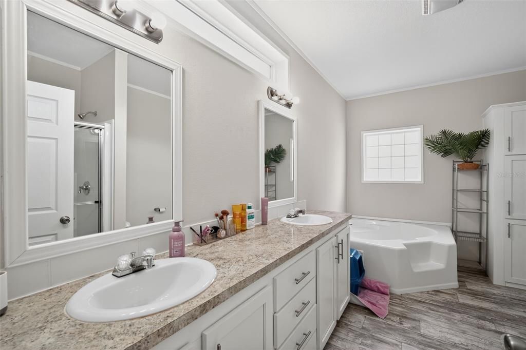 For Sale: $449,000 (4 beds, 2 baths, 1725 Square Feet)