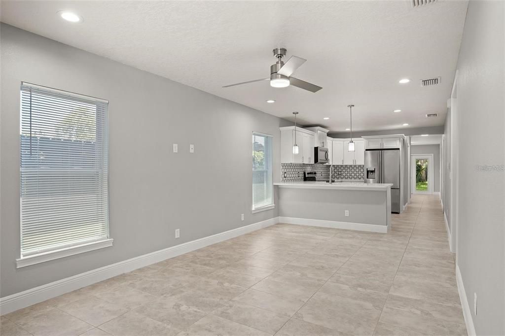 For Rent: $2,100 (3 beds, 2 baths, 1420 Square Feet)