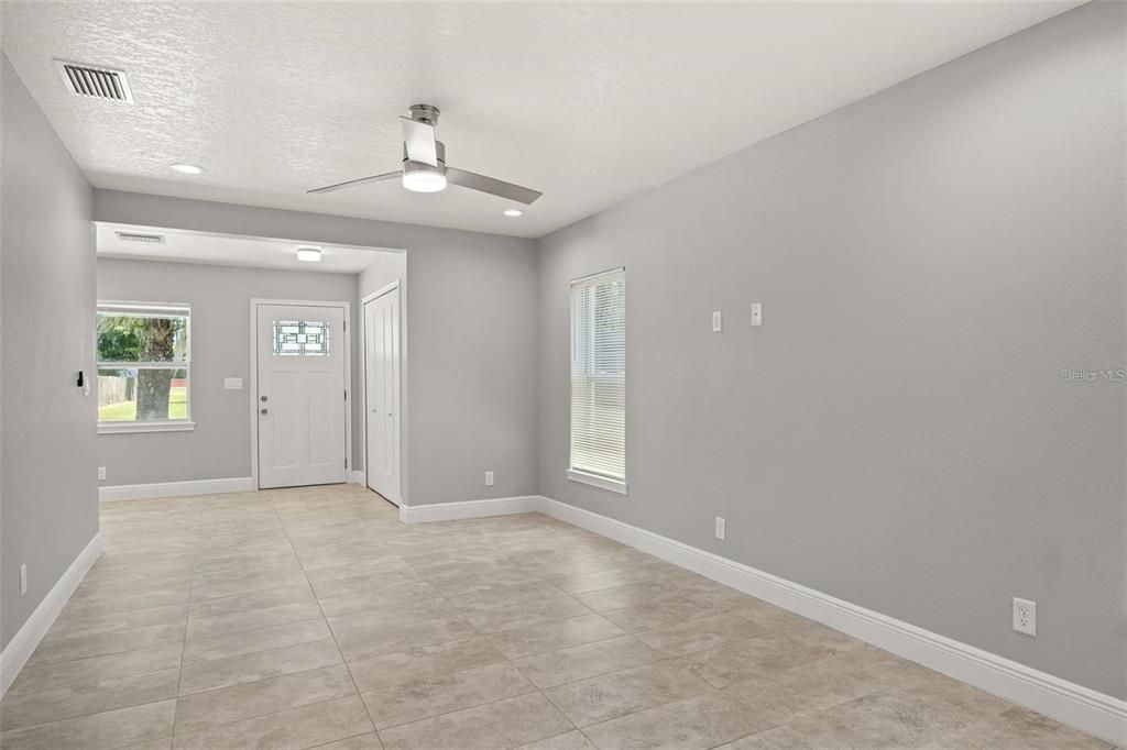 For Rent: $2,100 (3 beds, 2 baths, 1420 Square Feet)