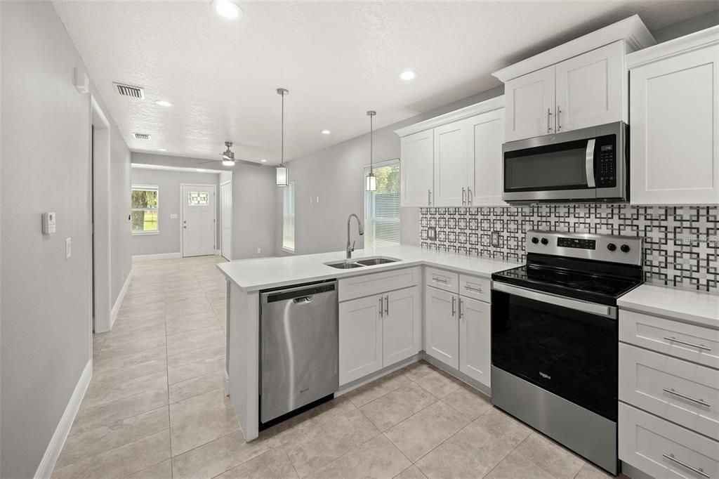 For Rent: $2,100 (3 beds, 2 baths, 1420 Square Feet)