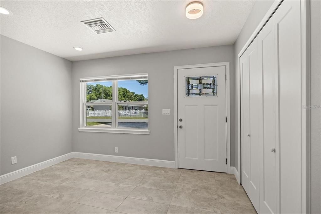 For Rent: $2,100 (3 beds, 2 baths, 1420 Square Feet)