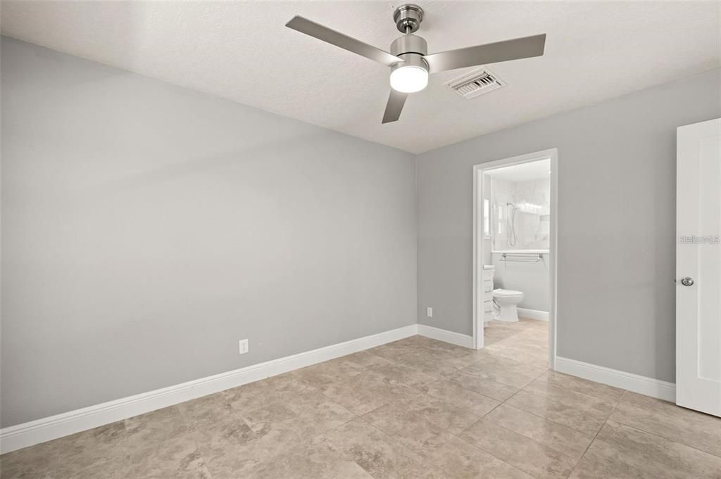 For Rent: $2,100 (3 beds, 2 baths, 1420 Square Feet)