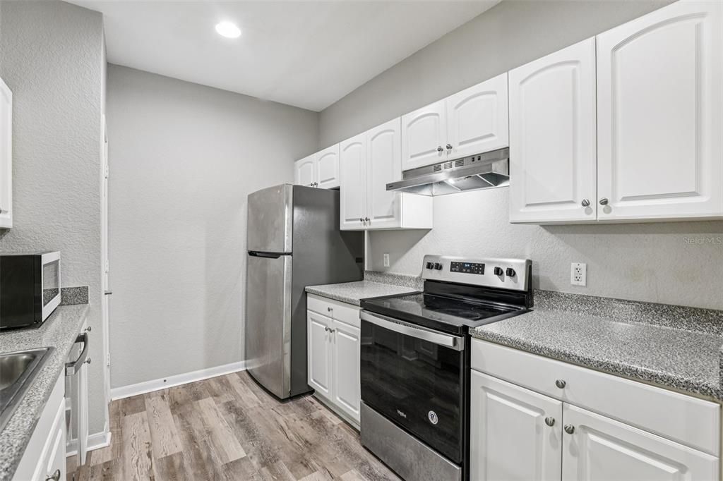 For Sale: $275,000 (2 beds, 2 baths, 1070 Square Feet)