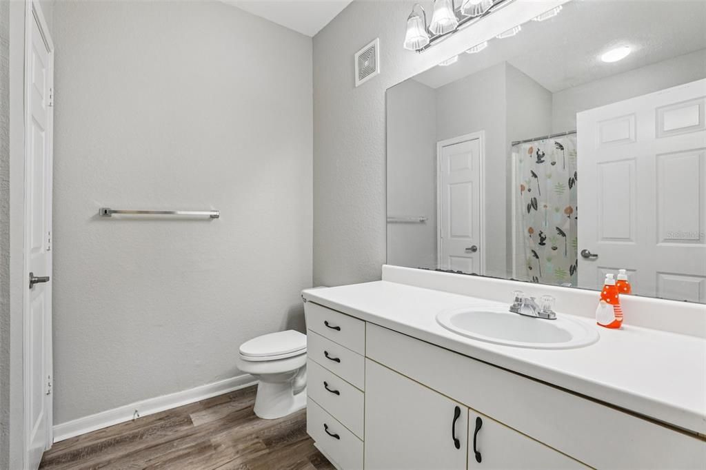 For Sale: $275,000 (2 beds, 2 baths, 1070 Square Feet)