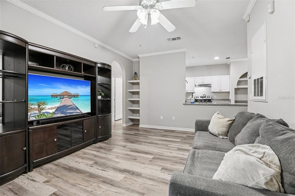 For Sale: $275,000 (2 beds, 2 baths, 1070 Square Feet)