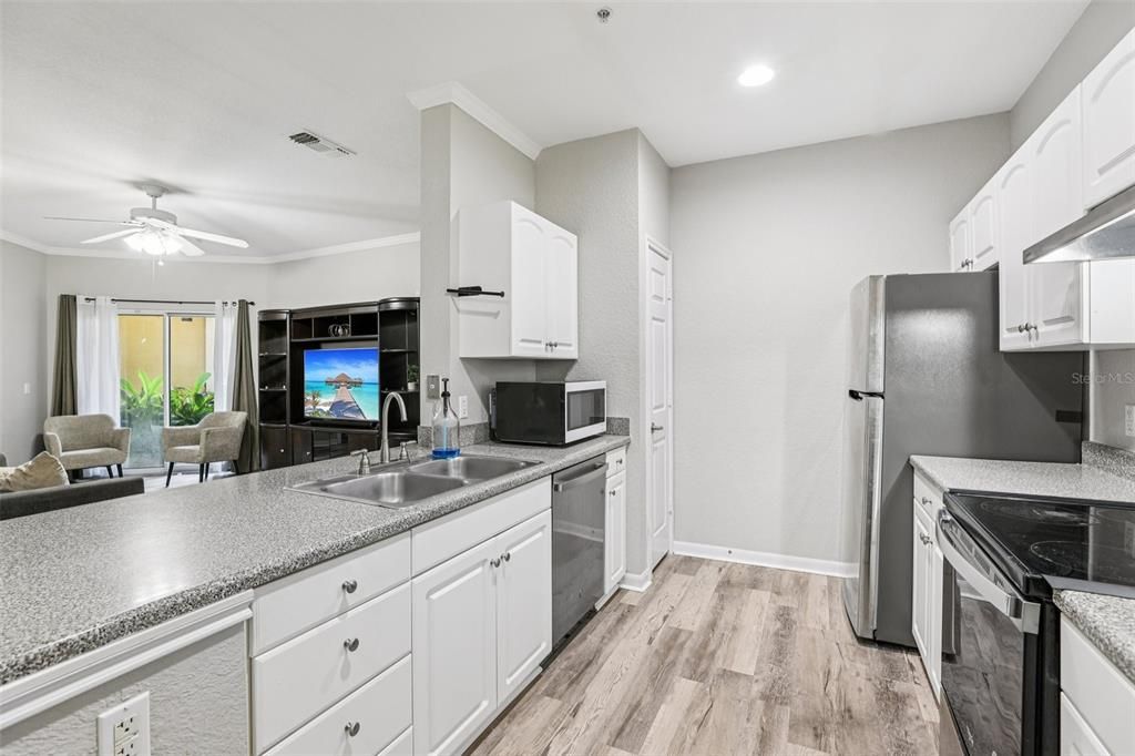 For Sale: $275,000 (2 beds, 2 baths, 1070 Square Feet)