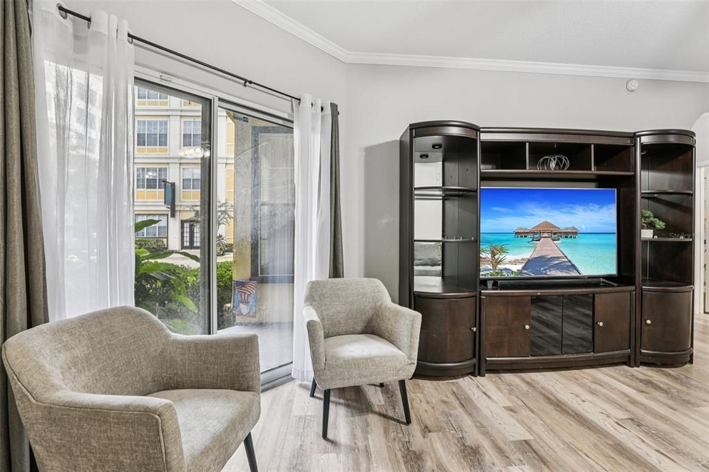 For Sale: $275,000 (2 beds, 2 baths, 1070 Square Feet)