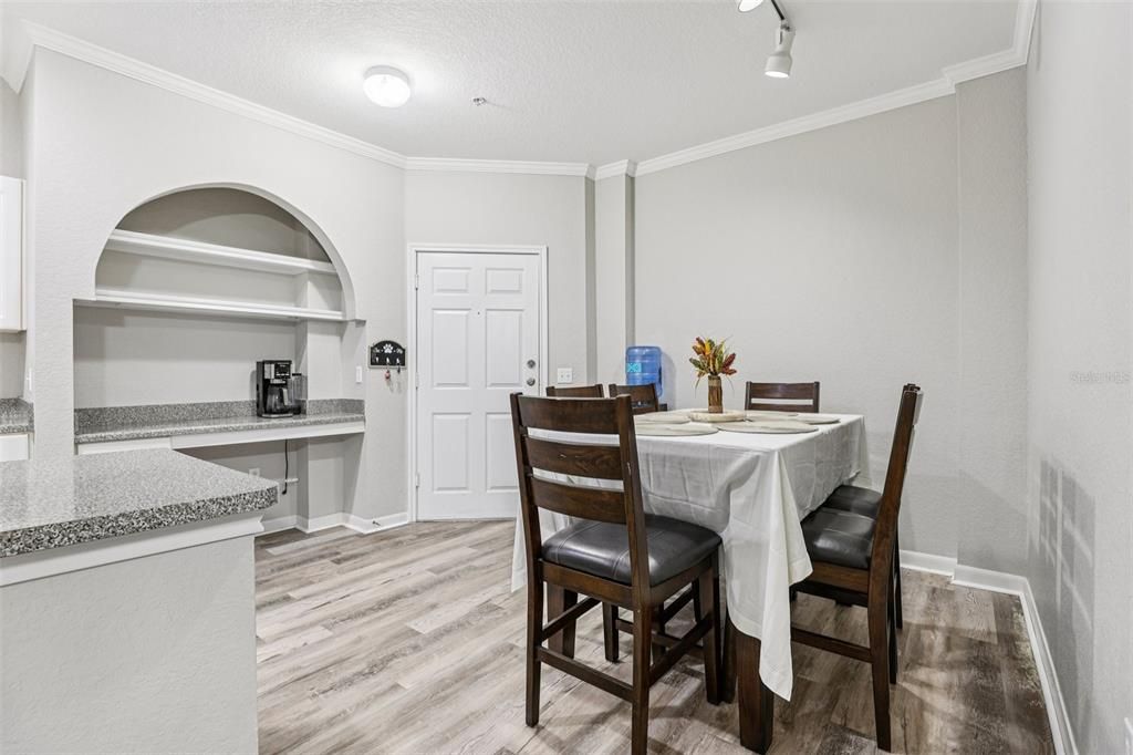 For Sale: $275,000 (2 beds, 2 baths, 1070 Square Feet)