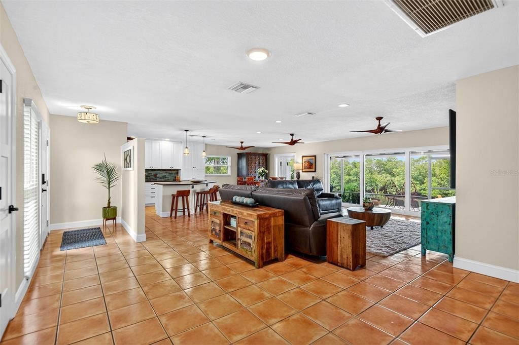 En Venta: $700,000 (3 camas, 3 baños, 1879 Pies cuadrados)