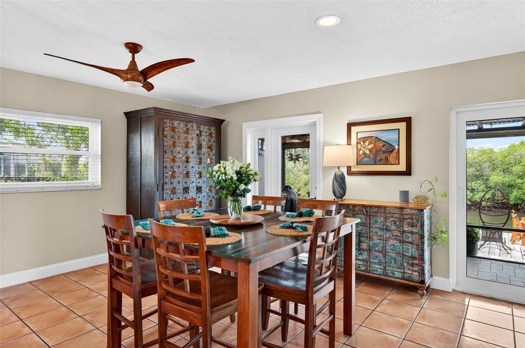 En Venta: $700,000 (3 camas, 3 baños, 1879 Pies cuadrados)