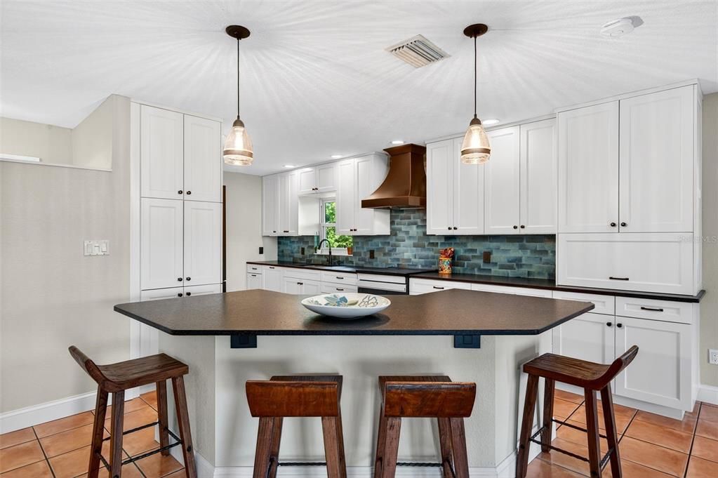 En Venta: $700,000 (3 camas, 3 baños, 1879 Pies cuadrados)