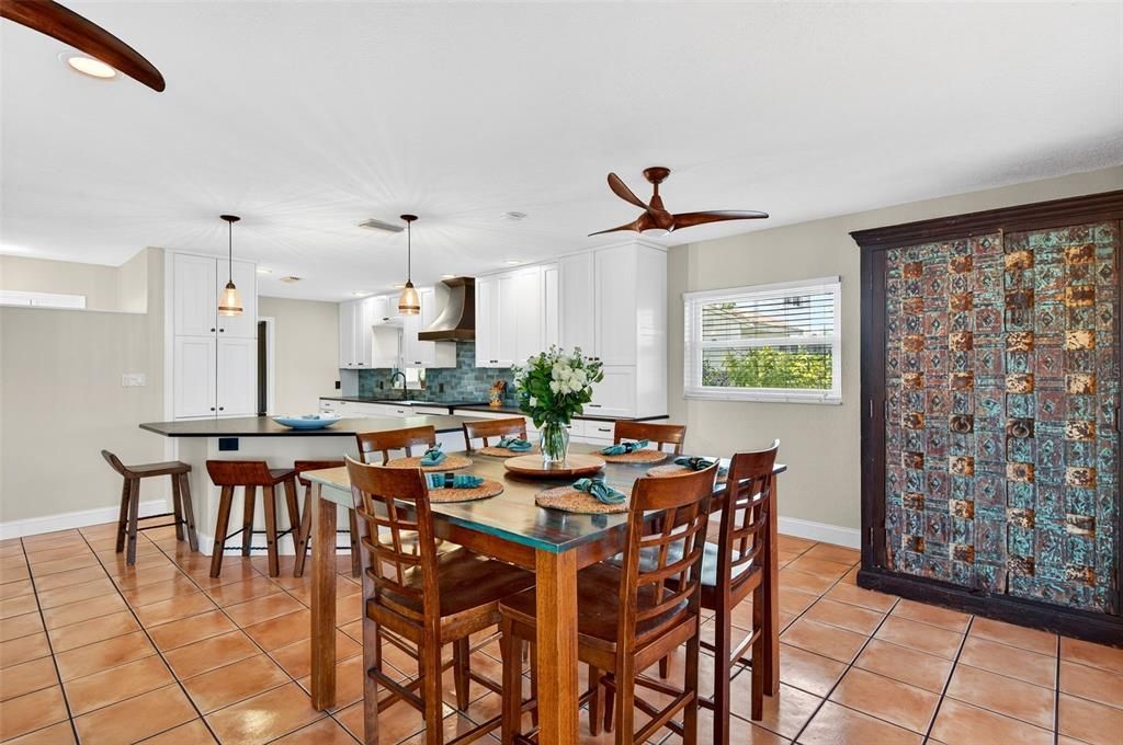 En Venta: $700,000 (3 camas, 3 baños, 1879 Pies cuadrados)