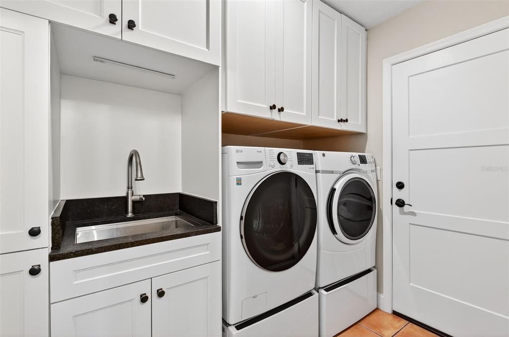 En Venta: $700,000 (3 camas, 3 baños, 1879 Pies cuadrados)