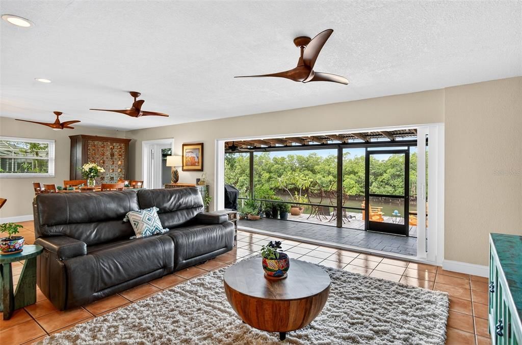 En Venta: $700,000 (3 camas, 3 baños, 1879 Pies cuadrados)