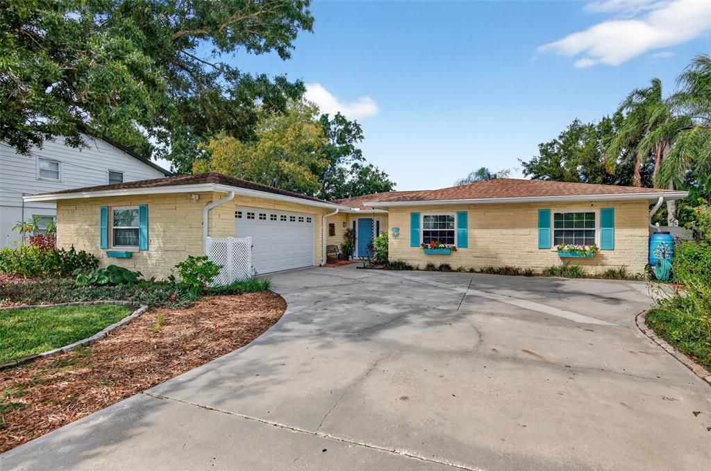 En Venta: $700,000 (3 camas, 3 baños, 1879 Pies cuadrados)