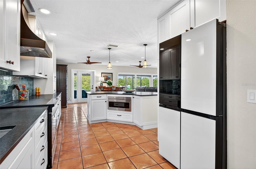 En Venta: $700,000 (3 camas, 3 baños, 1879 Pies cuadrados)