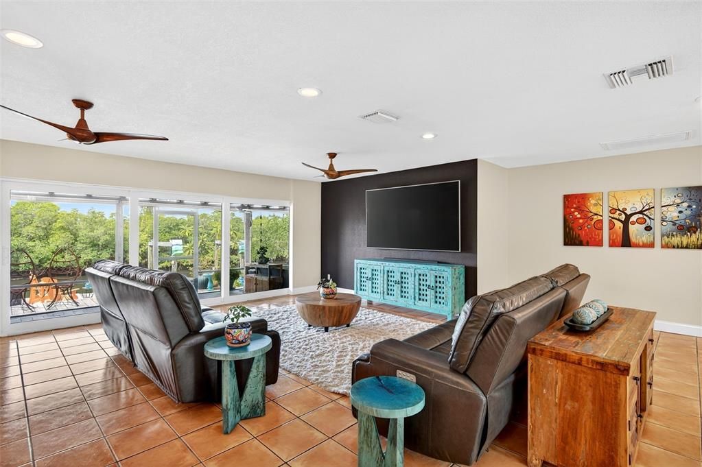 En Venta: $700,000 (3 camas, 3 baños, 1879 Pies cuadrados)