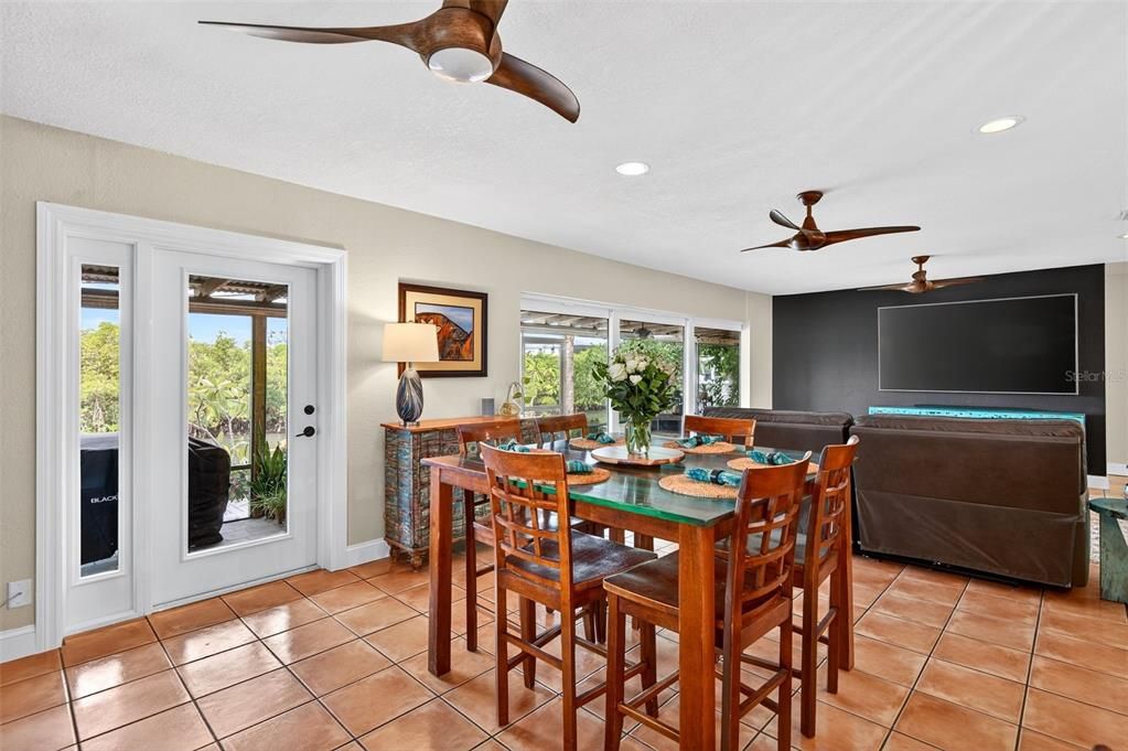 En Venta: $700,000 (3 camas, 3 baños, 1879 Pies cuadrados)