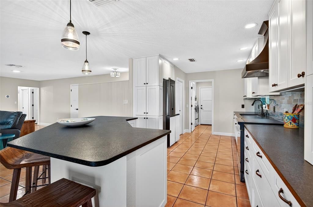 En Venta: $700,000 (3 camas, 3 baños, 1879 Pies cuadrados)