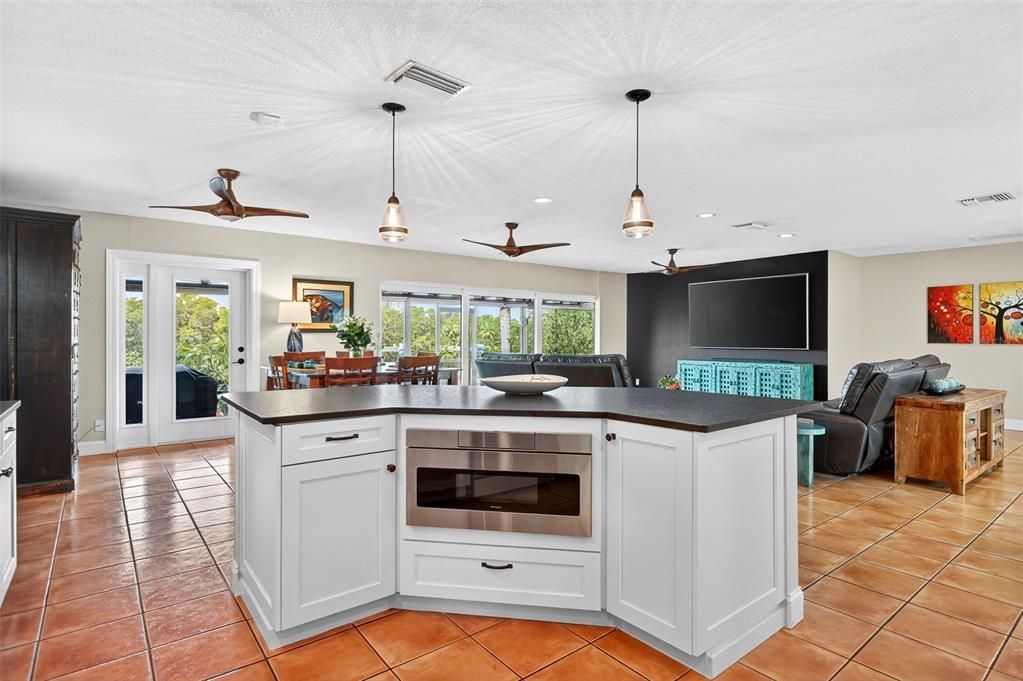 En Venta: $700,000 (3 camas, 3 baños, 1879 Pies cuadrados)