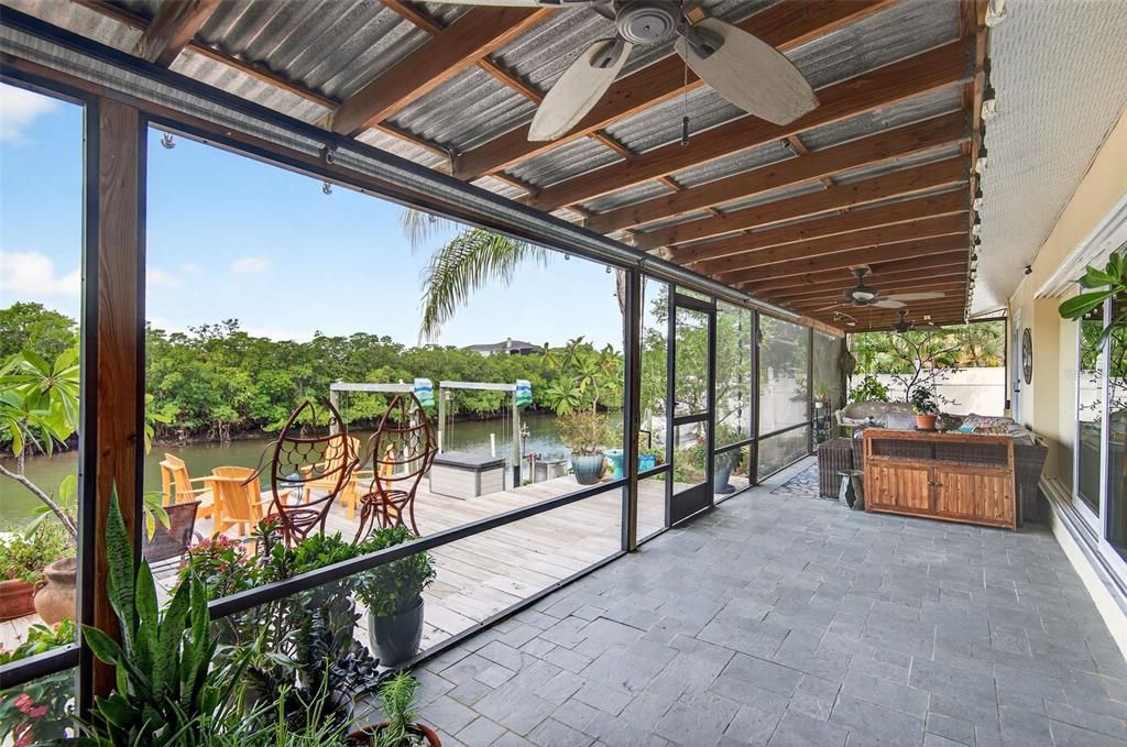 En Venta: $700,000 (3 camas, 3 baños, 1879 Pies cuadrados)