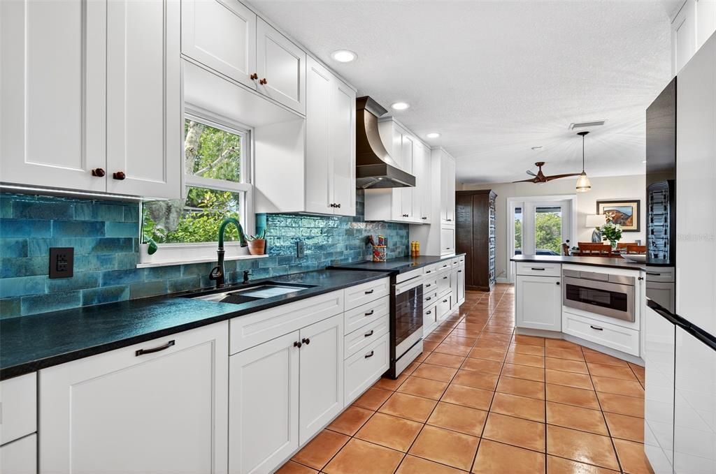 En Venta: $700,000 (3 camas, 3 baños, 1879 Pies cuadrados)