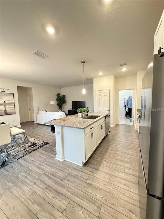 Recientemente alquilado: $2,550 (4 camas, 2 baños, 1637 Pies cuadrados)