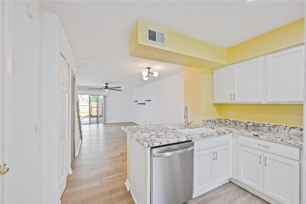 En Venta: $200,000 (2 camas, 2 baños, 1200 Pies cuadrados)