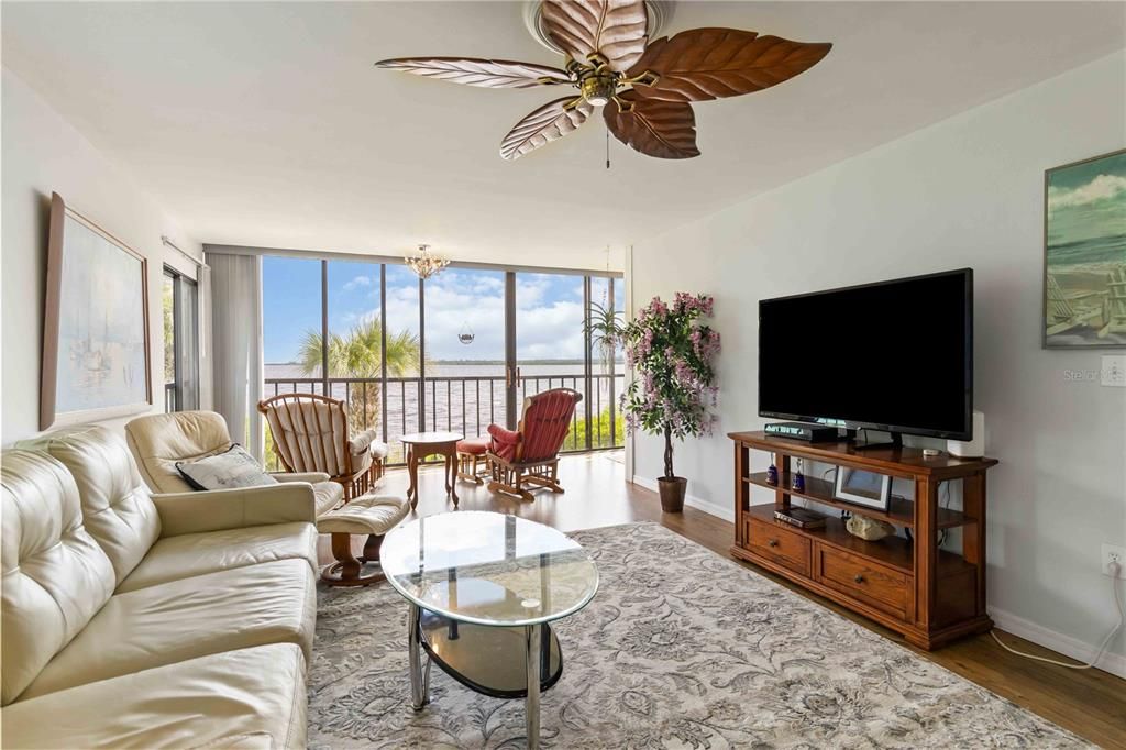 待售: $299,900 (2 贝兹, 2 浴室, 1168 平方英尺)